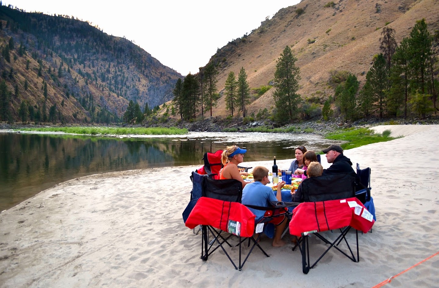 Mountain River Outfitters Riverside Dining