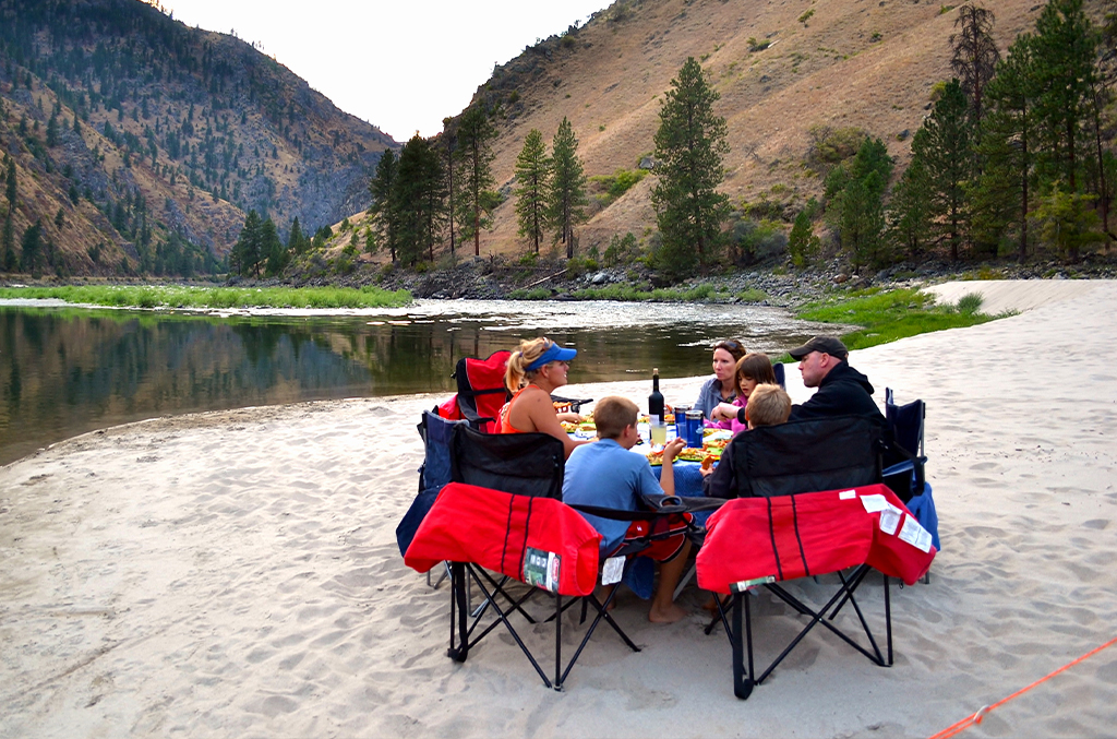 River-Trip-Lunch-01